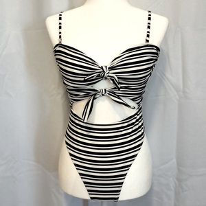 Brand new Black and white one piece swimsuit| size:m| cutout swimsuit